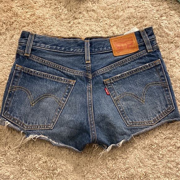 Brand new Levi’s 51 jean shorts, mid rise - Picture 2 of 2
